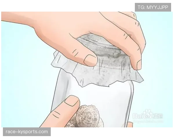 特雷·杨家的冰箱里塞满了能量饮料,连瓶盖都没拧开过 特雷·杨家的冰箱里塞满了能量饮料,连瓶盖都没拧开过