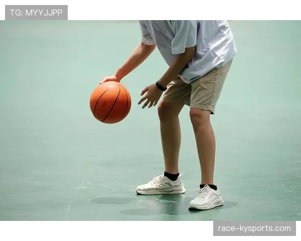 篮球走步和两次运球的区别是什么?如何避免这两种违例? 篮球走步和两次运球的区别是什么?如何避免这两种违例?
